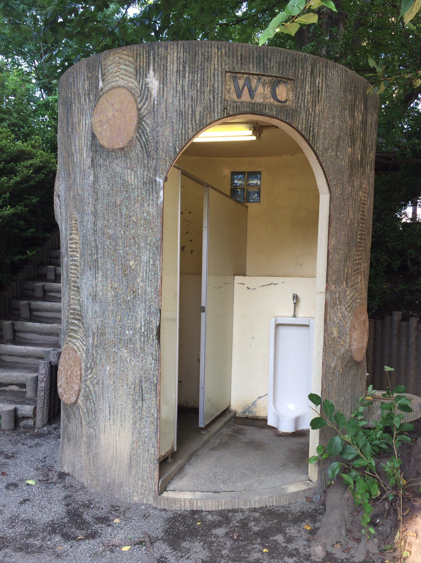 公園のトイレ整備に市民の声を！ 岩永やす代